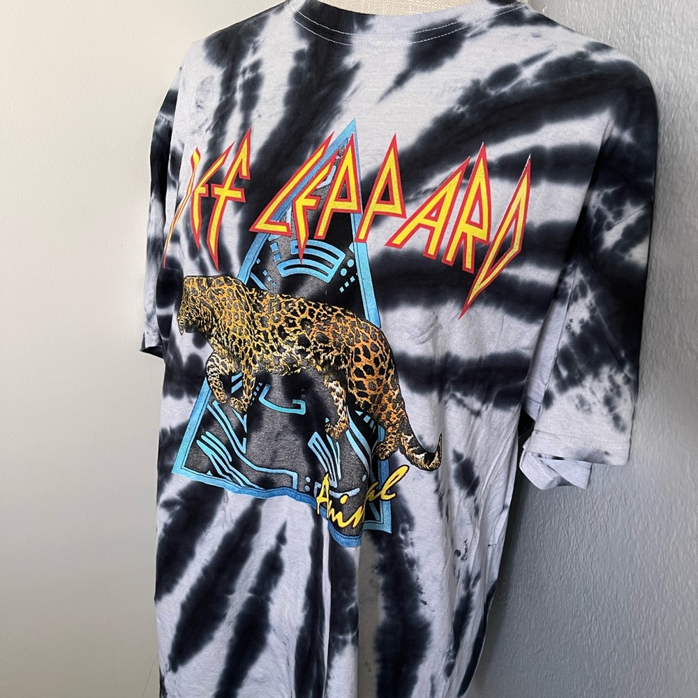 DefLeppard Band Graphic TeeShirt  size M - Picture 2 of 9